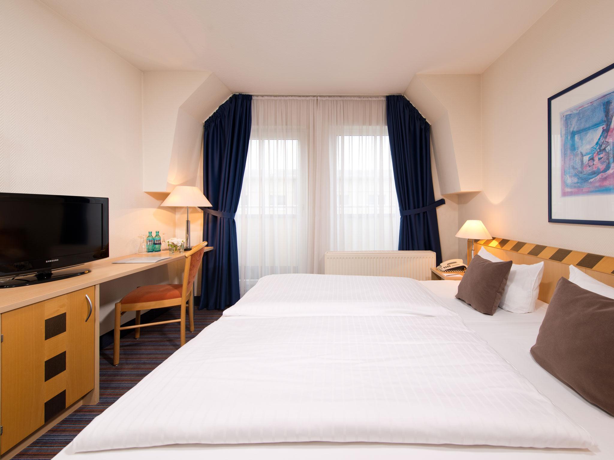 Achat Hotel Dresden Elbufer Ngoại thất bức ảnh