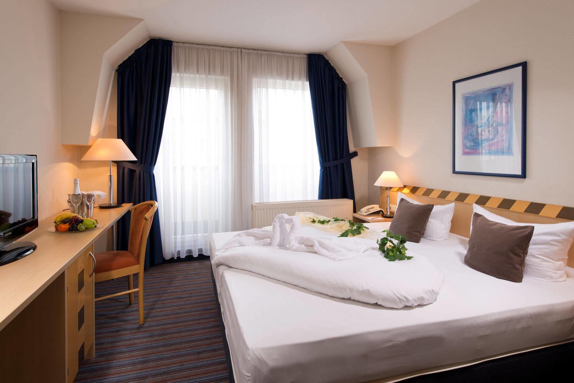 Achat Hotel Dresden Elbufer Ngoại thất bức ảnh
